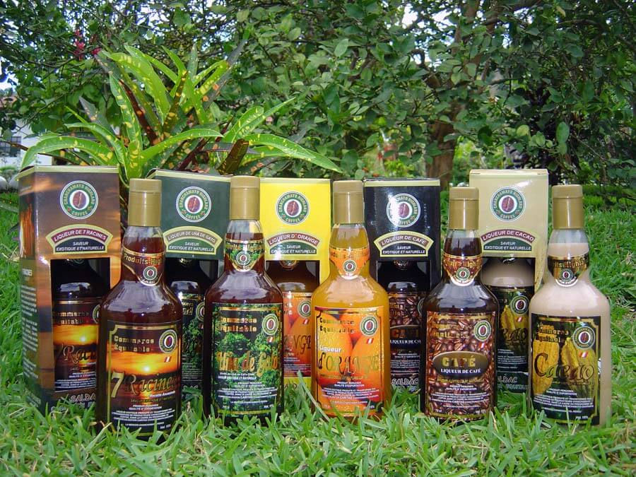 une-gamme-de-5-liqueurs-exotiques-saldac